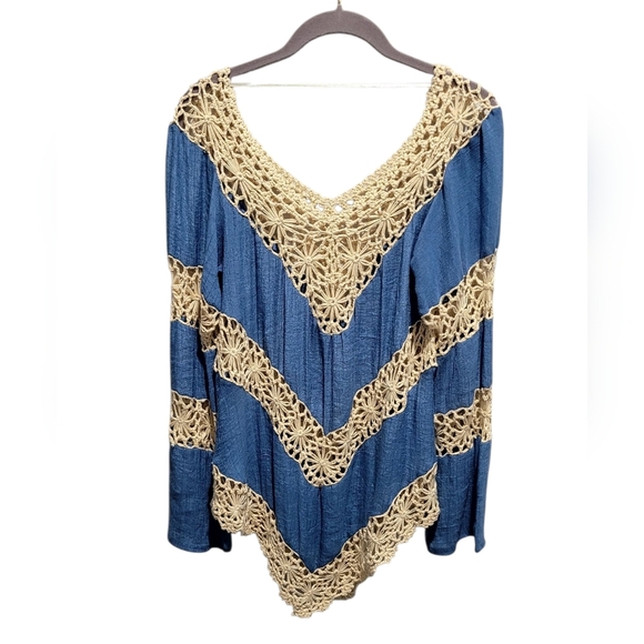 Umgee Blue and Tan Crochet Trim Top - Picture 1 of 3